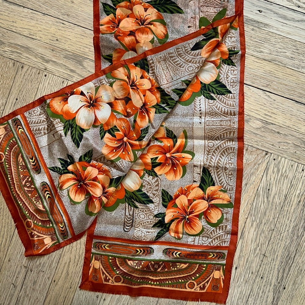Vintage Oscar de la Renta Studio Silk fringed

Long Scarf